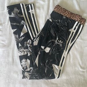Adidas women’s printed leggings size Large